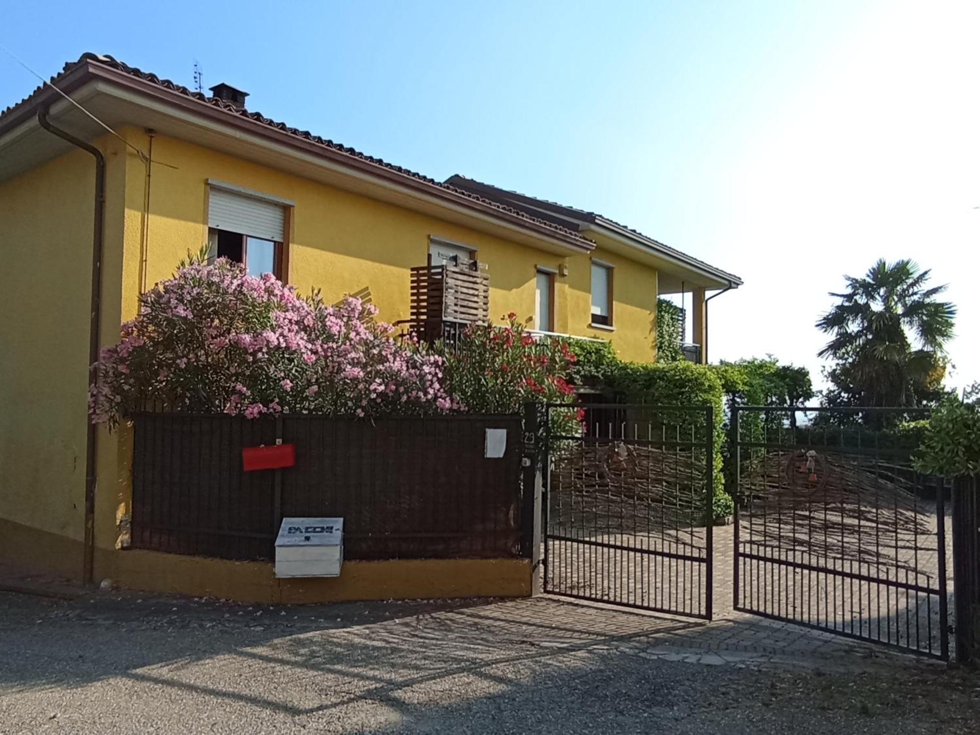 Casa Vacanza Il Colle Del Vento Calosso Ngoại thất bức ảnh