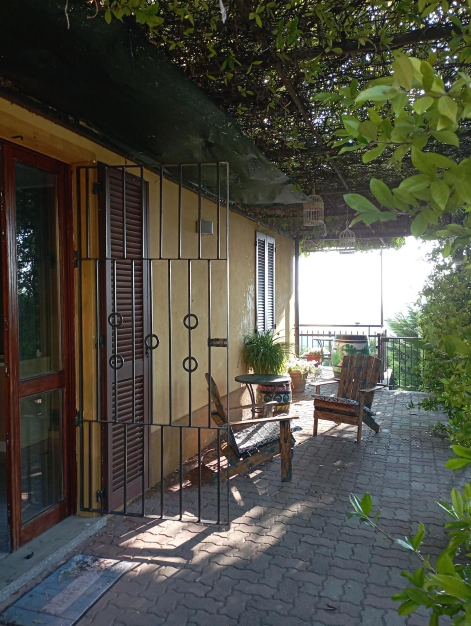 Casa Vacanza Il Colle Del Vento Calosso Ngoại thất bức ảnh