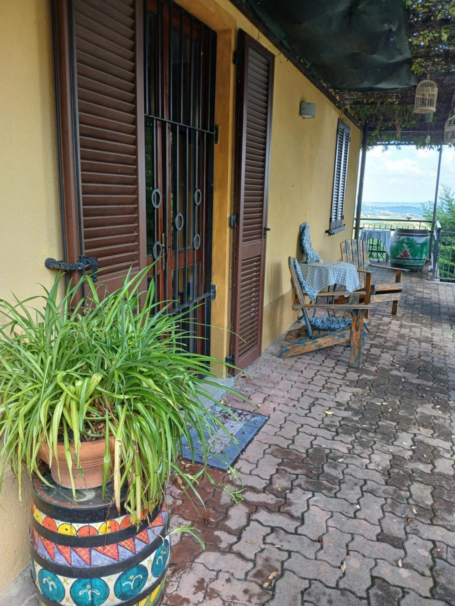 Casa Vacanza Il Colle Del Vento Calosso Ngoại thất bức ảnh